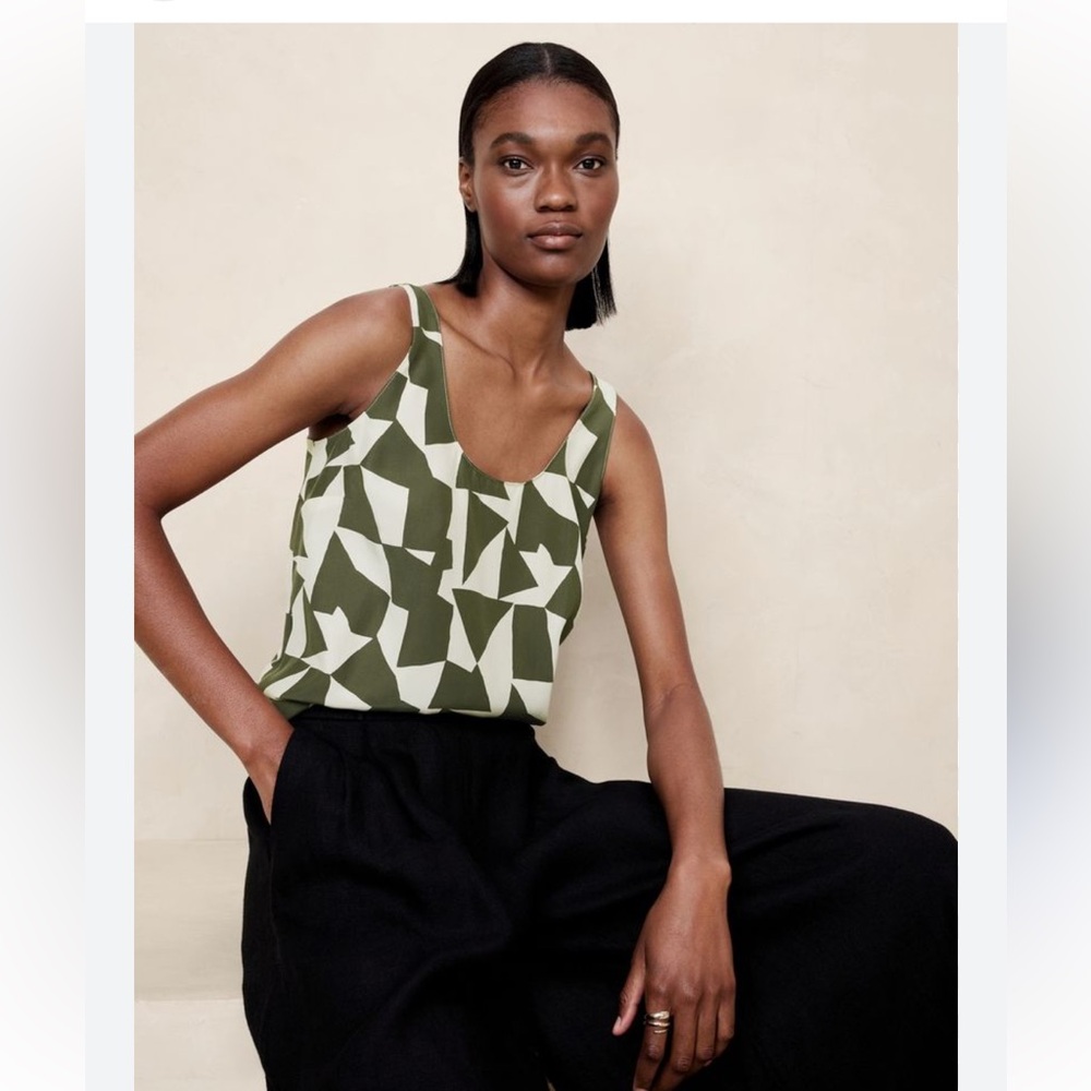 NWT Banana Republic Elegant Geometric Print Sleeveless Silk Top. Sz XXS 
Classy
